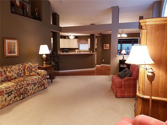 5th image of 1219 Blue Bird Dr