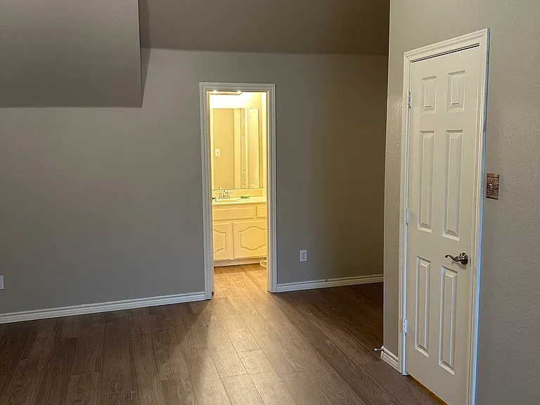 5880 Lorenzo Dr — Photo 17