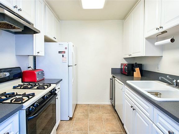 3rd image of 4311 Colfax Ave Unit 220