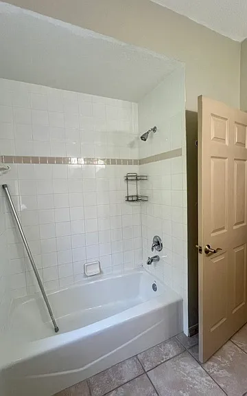 Bathroom #2: tub/shower