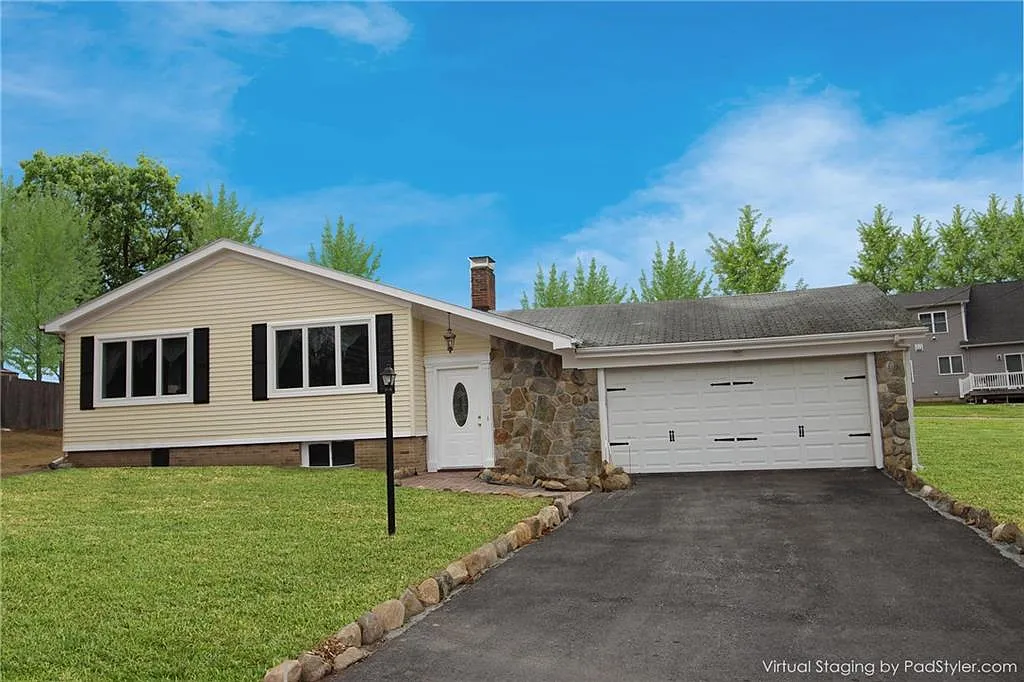 3 bed, 1.5 bath, 1488 sqft, $3,500 — Photo 1