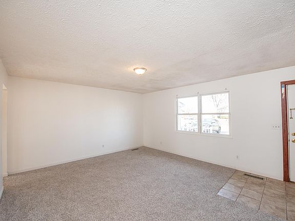 3rd image of 1413 Sherwood Dr