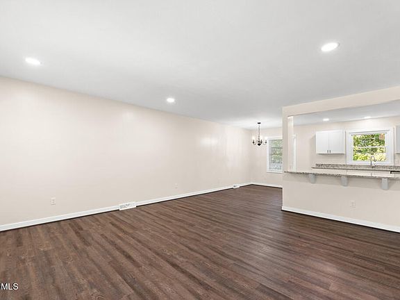 3rd image of 444 Dogwood Dr