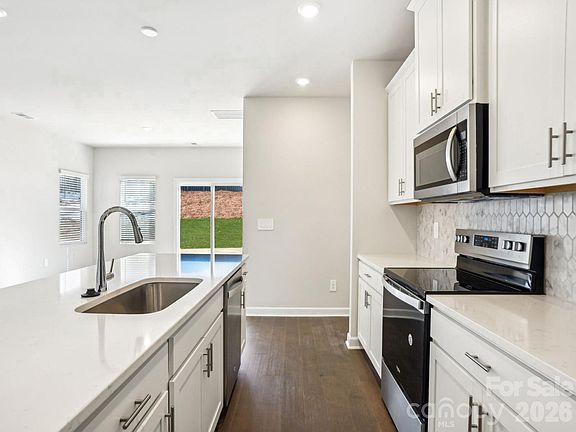 5th image of 1555 31st St NE