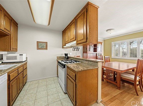 5th image of 128 E Palmdale Ave #4
