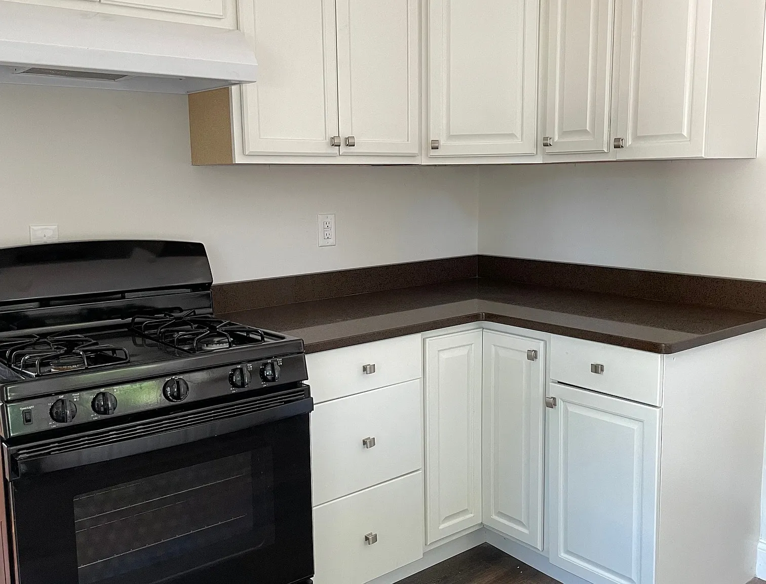 3 bed, 1.0 bath, 960 sqft, $2,050 — Photo 3