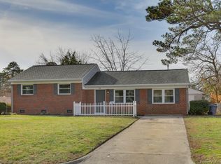 11 Plantation Dr, Hampton, VA 23669