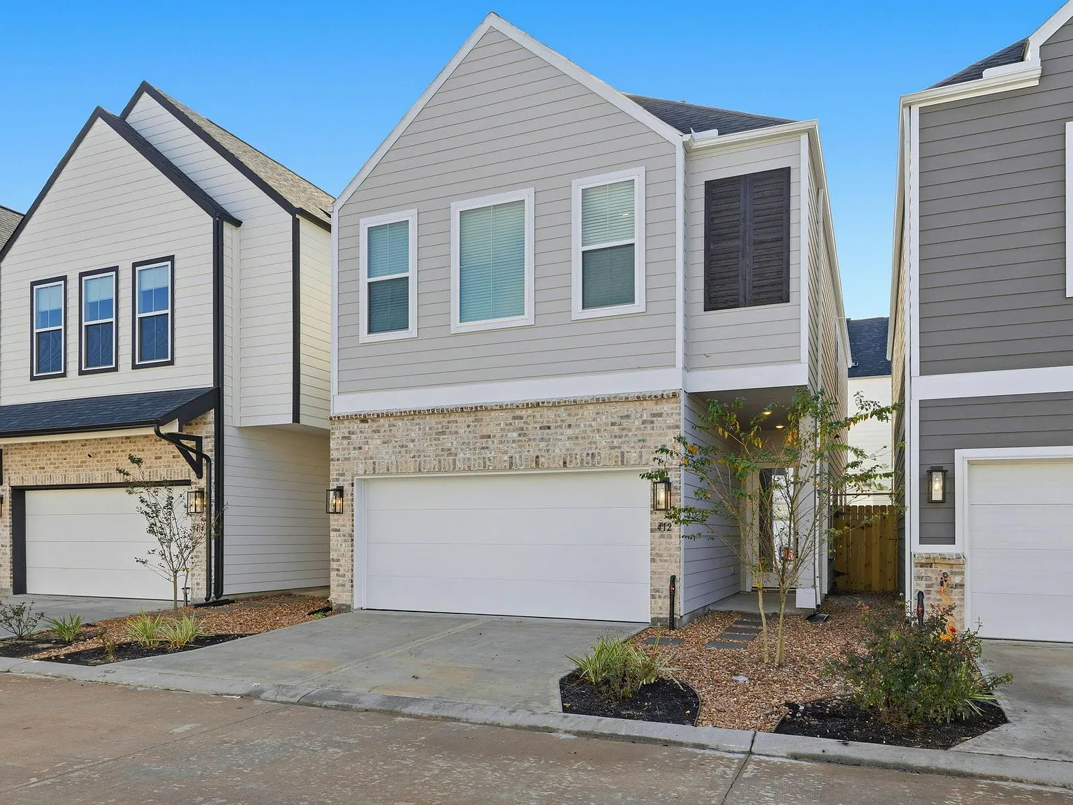 4 bed, 2.5 bath, 1983 sqft, $2,299 — Photo 4