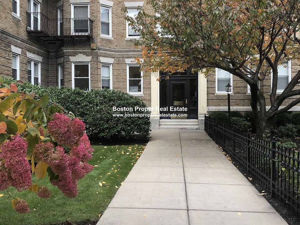 2nd image of 109 Queensberry St #14T