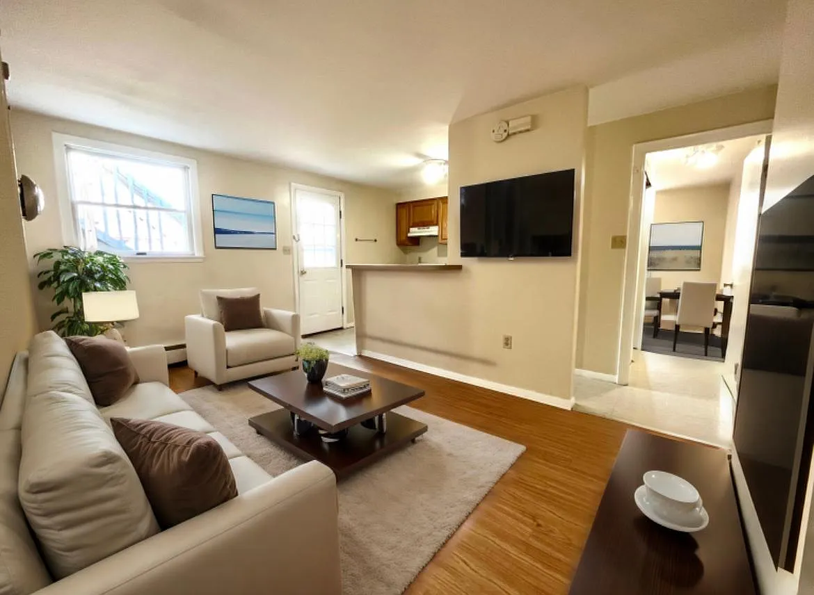 1 bed, 560 sqft, $1,900 — Photo 2