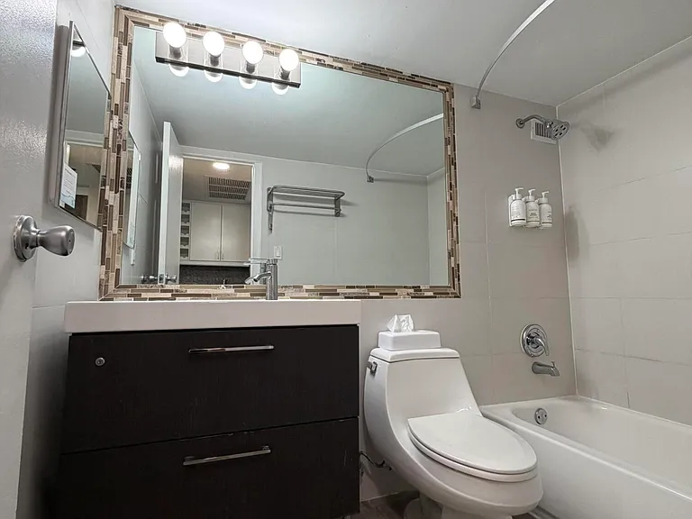 19201 Collins Ave #1122 — Photo 16