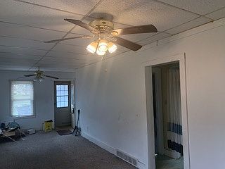 4th image of 109 N Lincolnway Ave