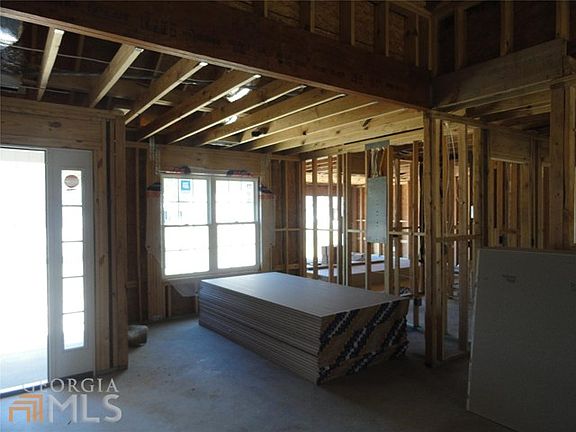 3rd image of 104 Stonebrook Way