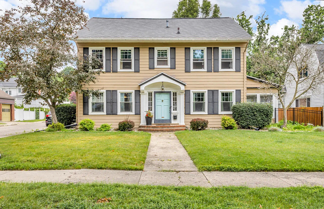 756 Crescent Rd photo 1