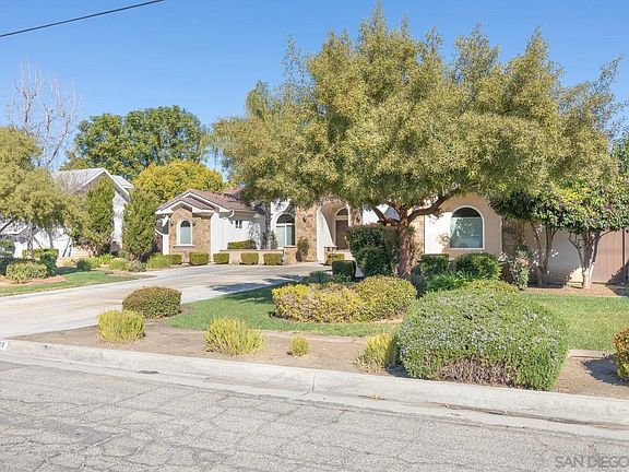 5th image of 43192 Mayberry Ave