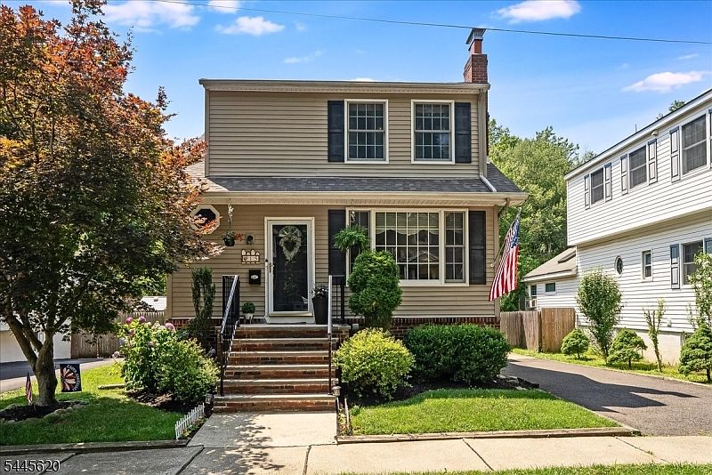 1st image of 15 Oak St