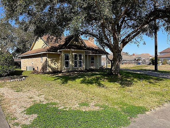 2nd image of 505 Huckleberry Dr
