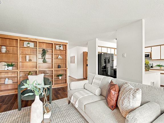 4th image of 10690 SW Davies Rd #48