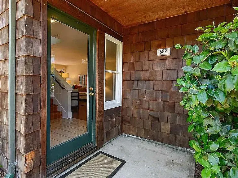 552 Centre Ct — Photo 15