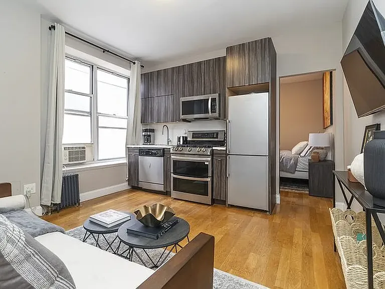 444 E 13th St #10 — Photo 10