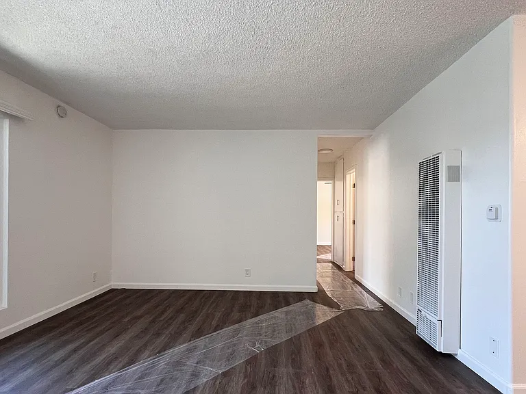 2540 S Barrington Ave #6 — Photo 4