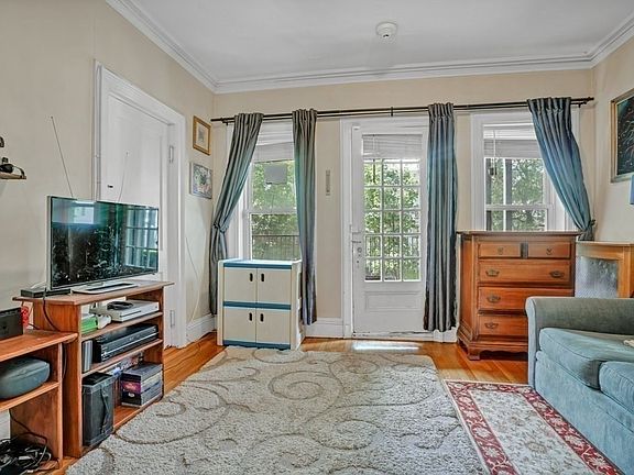 4th image of 11 Radcliffe Rd #1