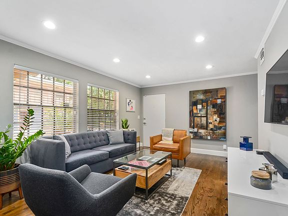 2nd image of 520 Broadway Ave APT 2