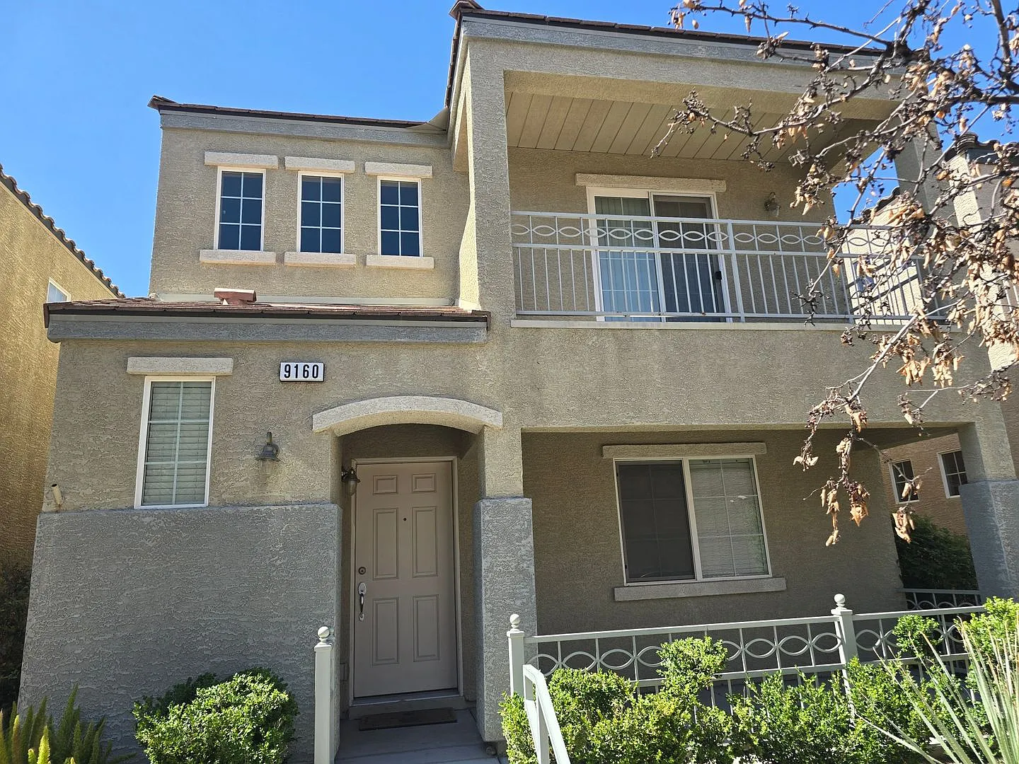 Gorgeous 2 Story-3 Bedroom*Close To Schools-Shopping Centers*Community Pool* — Photo 3