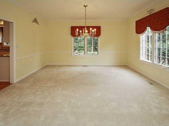 4th image of 123 Cambridge Ct