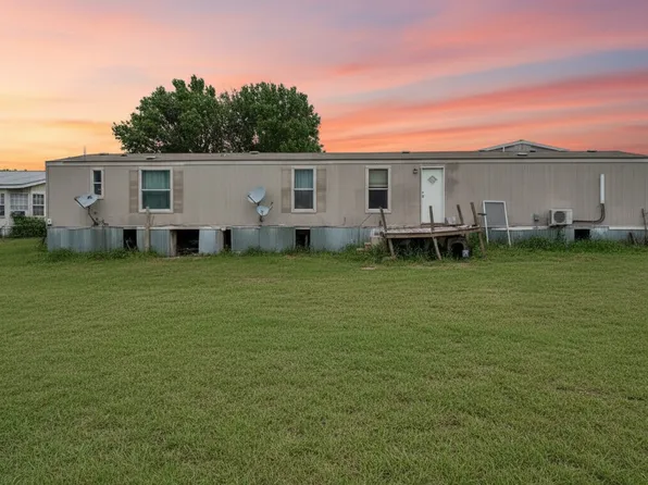 355 Indian Hills Rd, Bowie, TX 76230