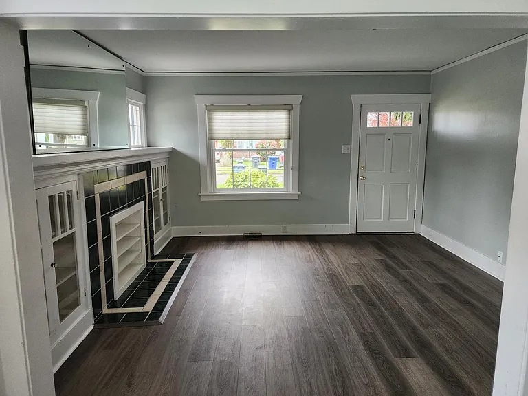 609 5th Ave NW — Photo 3