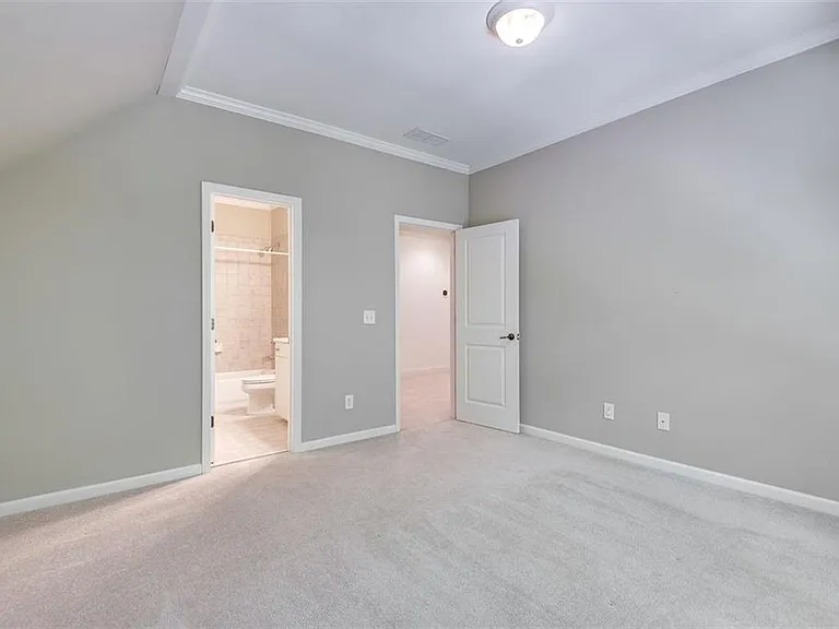 240 Lullwater Ct — Photo 48