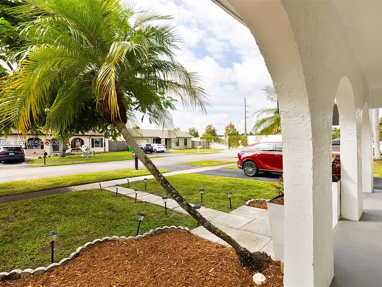 11145 NW 27th St — Photo 2