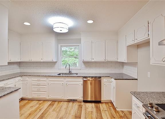 4th image of 155 Deerwood Ln