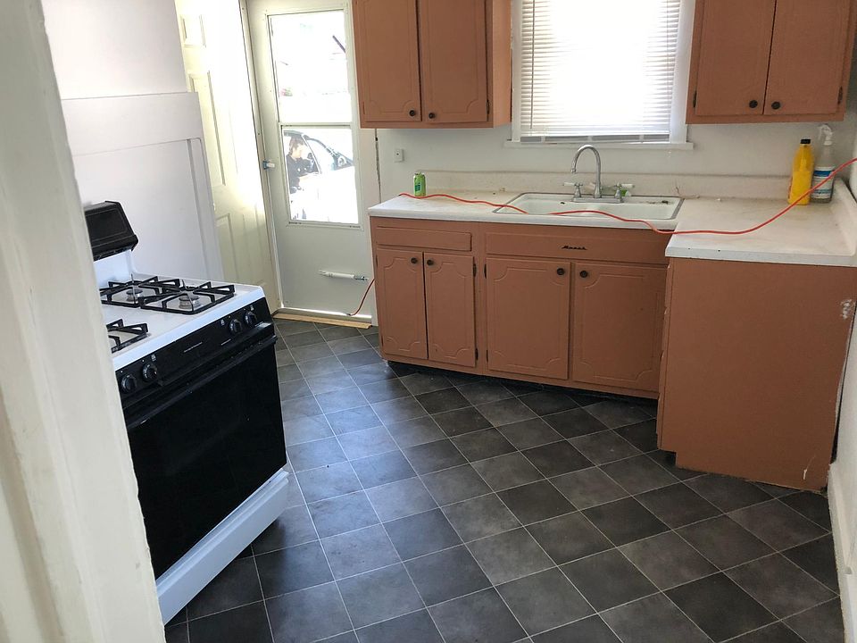 2nd image of 1644 W 17th St