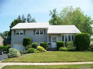 3641 Regent Ln, Wantagh, NY 11793