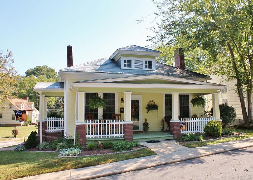 1st image of 911 Traver Ave