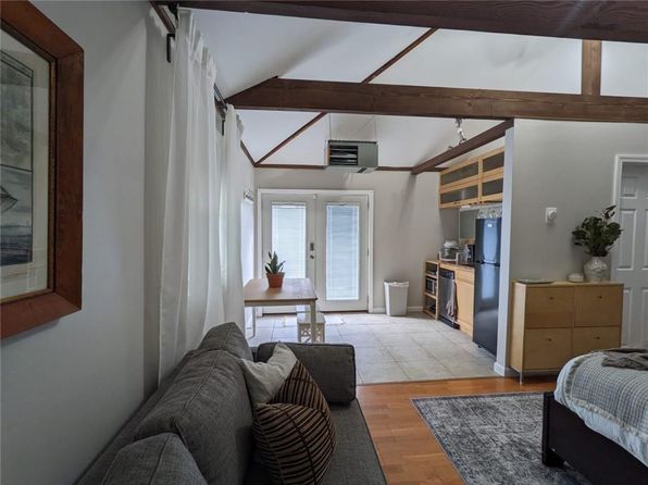 33 Almy St, Newport, RI 02840