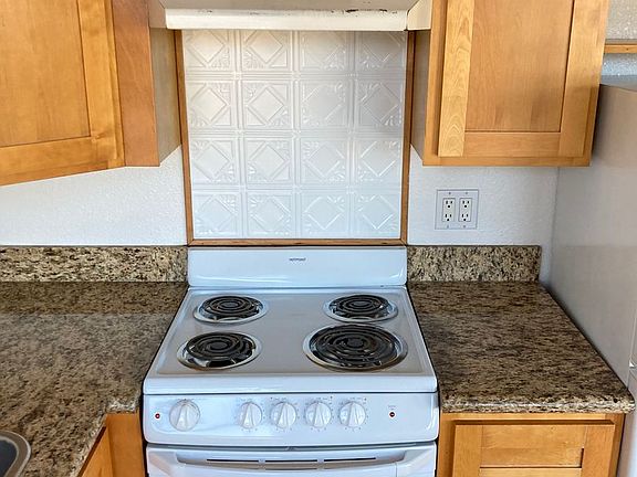 3rd image of 470 20th St APT 305