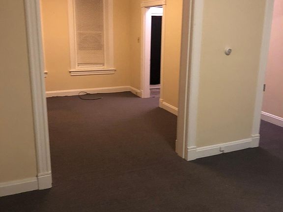 4th image of 823 W Washington St