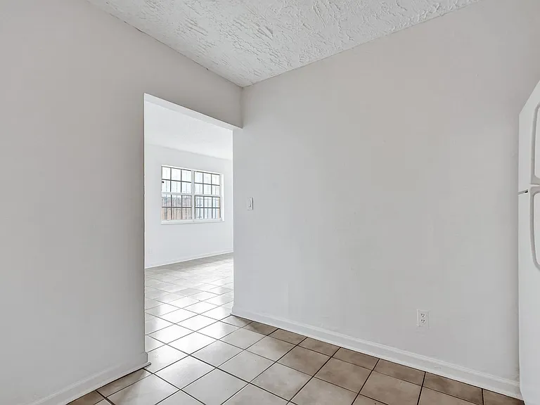2525 Superior St — Photo 5