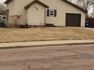 209 S Pierce Ave, Pierre, SD 57501