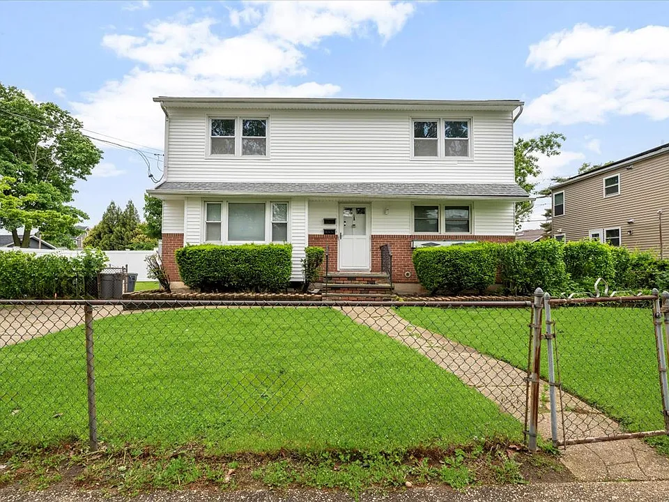6 Hallock St #2