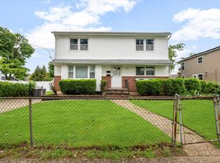 6 Hallock St #1, Farmingdale, NY 11735