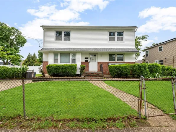 6 Hallock St Floor 2, Farmingdale, NY 11735