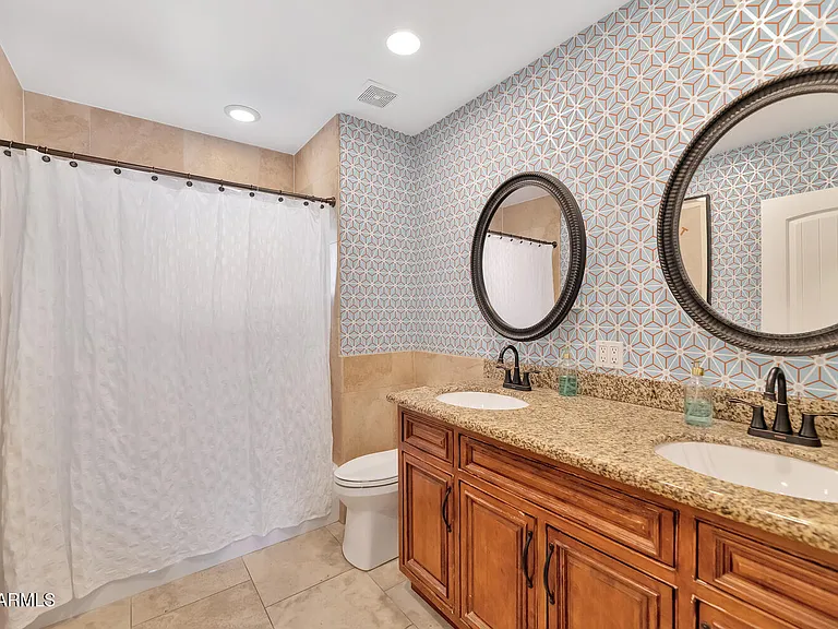 121 W Orchid Ln — Photo 15