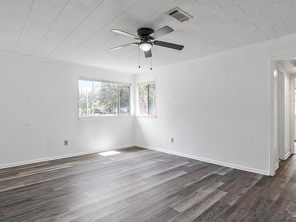 3rd image of 4509 Versailles Dr