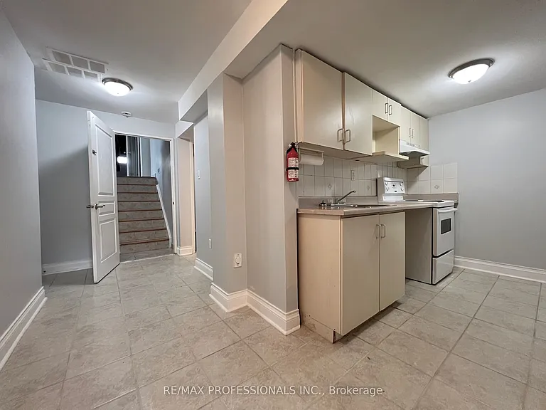 110 Springview Dr — Photo 26