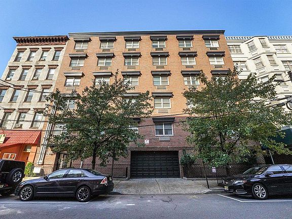 2nd image of 202 Grand St #2A