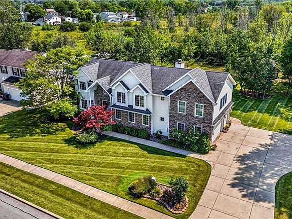 4th image of 243 South Ln